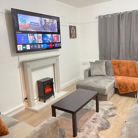 Hometel Digs Hidden Gem Large Comfy Home Can Sleep 15 Braunstone Town Exterior foto