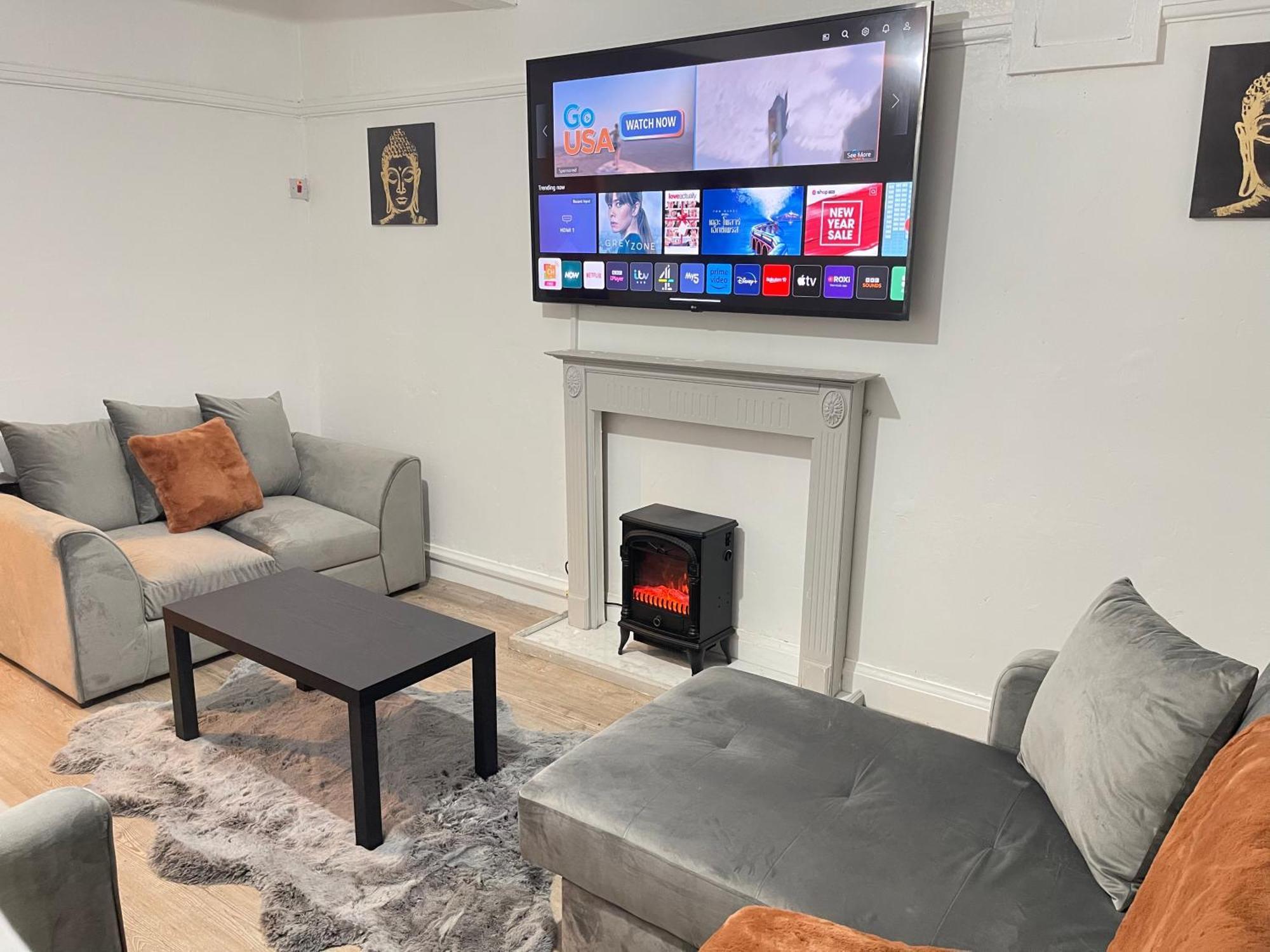 Hometel Digs Hidden Gem Large Comfy Home Can Sleep 15 Braunstone Town Exterior foto