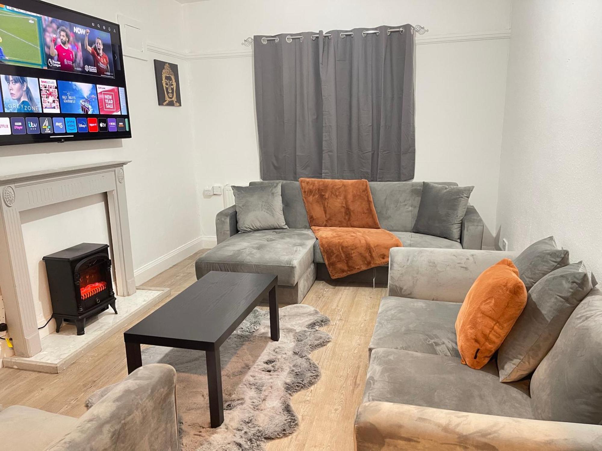 Hometel Digs Hidden Gem Large Comfy Home Can Sleep 15 Braunstone Town Exterior foto