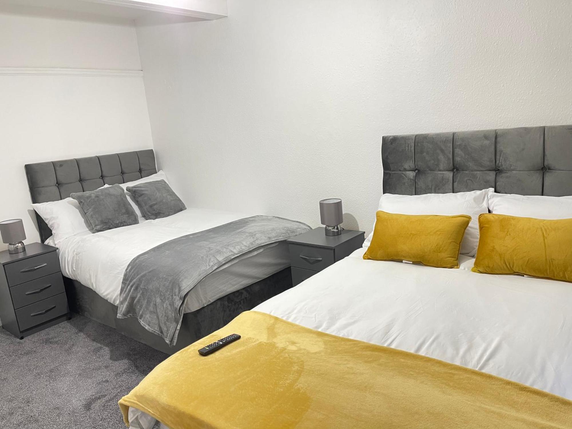 Hometel Digs Hidden Gem Large Comfy Home Can Sleep 15 Braunstone Town Exterior foto
